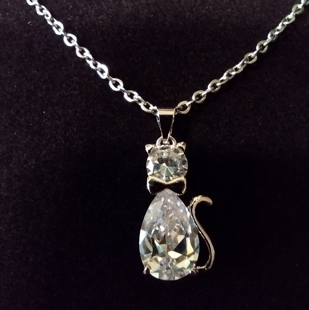 Kitty crystal pendant set in 925 stamped silver 1" NWOT